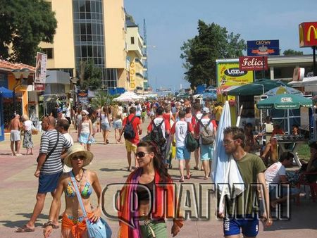 В Слънчев бряг се надяват сезонът да започне през юни, искат застраховка на туристите срещу COVID19
