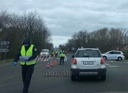 По 650 лв. „награди“ на полицаи дава правителството заради извънредното положение