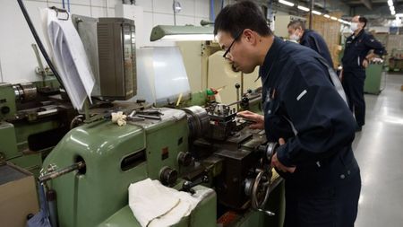 Япония започва да измества производството си извън Китай