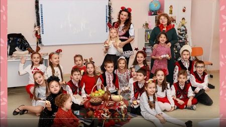 Първолаците от ОУ "Любен Каравелов" поздравяват връстниците си с родолюбивия проект "Аз съм българче"