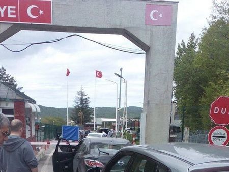 Извънредно! Забраниха влизането у нас на хора и коли от Турция