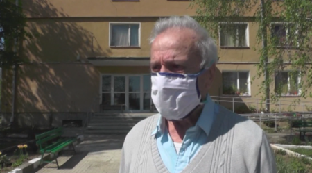 Силата на доброто: Дядо от Дом за социални грижи дари пенсията си на болницата в Мездра