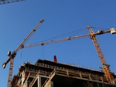 Строителни фирми отчитат над 50% спад в приходите през март