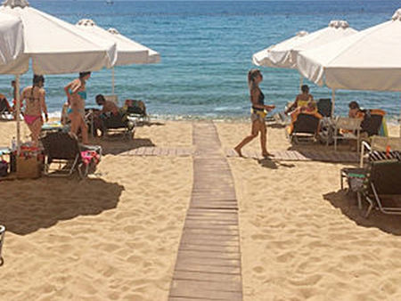 Хотелите в Гърция може да отворят най-рано през юли