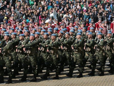 Без парад на 6 май, само самолети и парашути