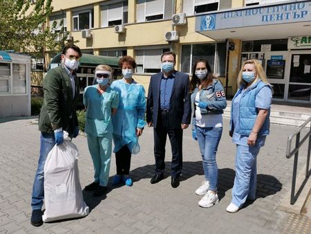 Мариана Попова и Веселин Плачков станаха посланици в кампанията „Защитен шлем за всеки лекар”