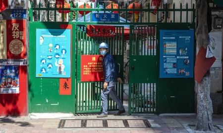 Китай отваря Забранения град и Стената, животът се връща