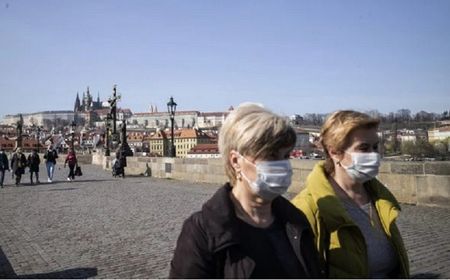 Чехия пуска бизнеса, заразените са под 100 на ден