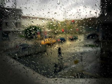 Жълт код за валежи и градушки в 10 области в страната