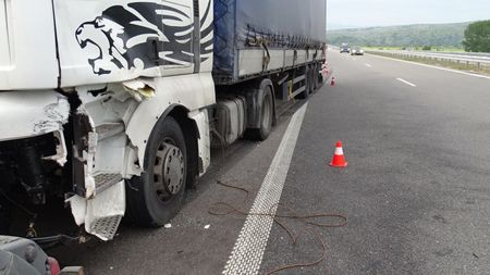 Тир аварира на автомагистрала "Тракия"