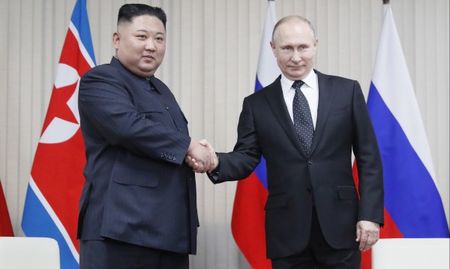 Владимир Путин награди Ким Чен Ун с медал