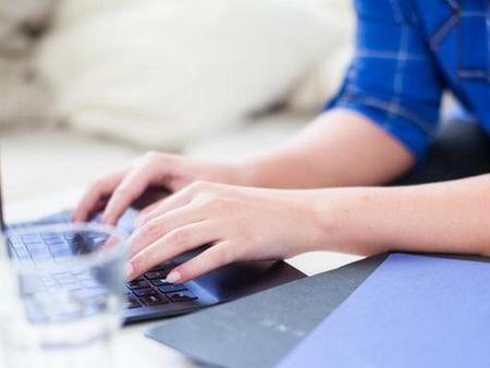 Близо 142 000 служители ще запазят работните си места по схемата 60/40