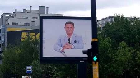 Кой стои зад кампанията с билбордове на Милен Цветков