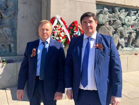 Венци и цветя белязаха Деня на Победата в Бургас