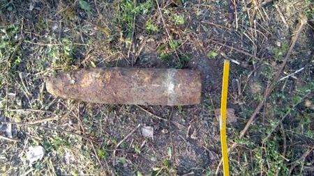 Военни обезвредиха невзривен снаряд край Казанлък