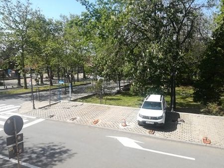 Кметът на Созопол разпореди: Две паркоместа пред Общината стават безплатни за гражданите