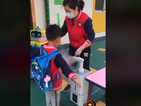 Как китайските деца се върнаха на училище след коронавируса