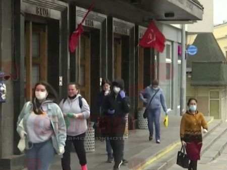 Руснаците се връщат на работа въпреки пандемията от коронавирус