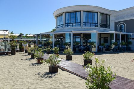 Елегантният ресторант „Нептун“ отново отваря врати