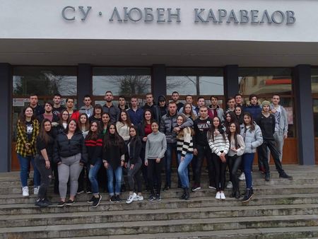 Випуск 2020 на СУ "Любен Каравелов“ в Несебър се сбогува виртуално със своите преподаватели и училище