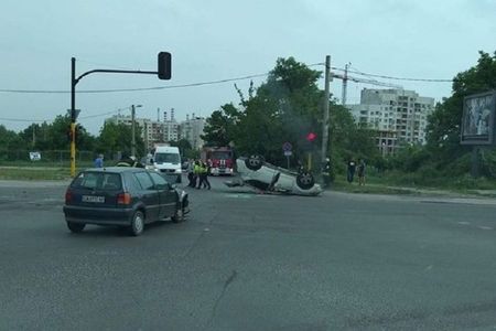 Пиян обърна колата си по таван на „Цариградско”