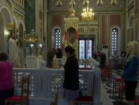 Oтвориха църквите за литургии в Гърция