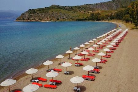 Свободата на плажовете в Гърция вече се измерва в метри