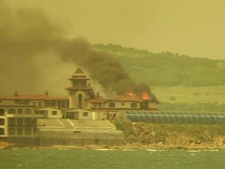 Огънят в двореца на Доган тръгнал от вип апартамент, щетите са за над половин млн.лв