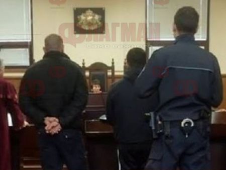 Осъдиха британец и двама българи за разпространение на наркотици и оръжия
