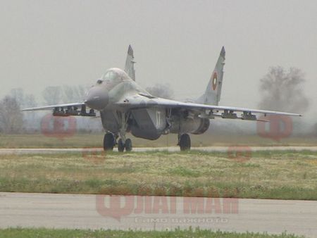 Български изтребители на мисия срещу руски самолети в Черно море