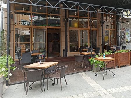 Отварят кафенетата и ресторантите в Гърция