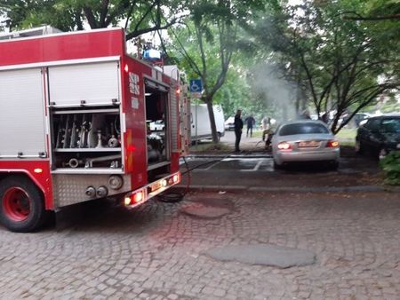 Автомобил избухна в пламъци в центъра на Бургас