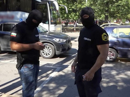 Заловиха 40 кила от най-скъпия наркотик в кола в София