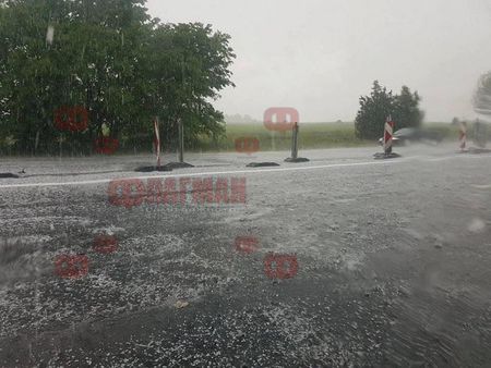 Градушка с размер на орех идва към Бургас (ОБНОВЕНА)