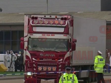 26 души арестувани във Франция и Белгия заради смъртта на мигранти в камион