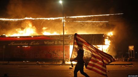 Протестите в САЩ ескалират, има убит