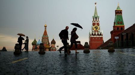 Коронавирусът засилва влиянието на Путин върху икономиката на Русия
