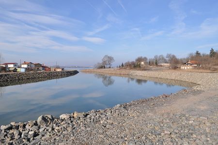 Започна мащабно почистване на речни корита и отводнителни канали в общината