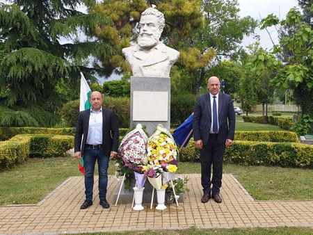 Поморие се преклони пред паметта на Христо Ботев и загиналите за свободата на България