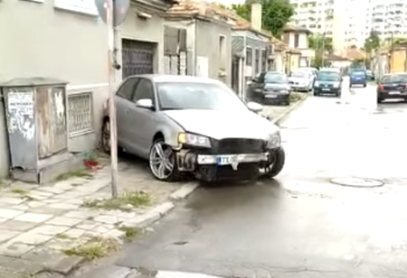 Покъртително видео! Вижте как джигит с Ауди вилнее из улиците на Варна