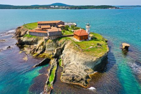 Вълнуващо видео показва защо трябва да посетите най-романтичното място в България - остров "Света Анастасия"