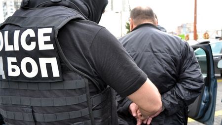 Постоянен арест за търговци на нелегално оръжие и боеприпаси в Добрич