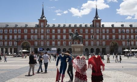 Испания отвори нощните клубове, но забрани танците