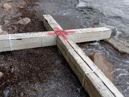 На Черешова Задушница: Морето изхвърли Светия кръст в Ахтопол