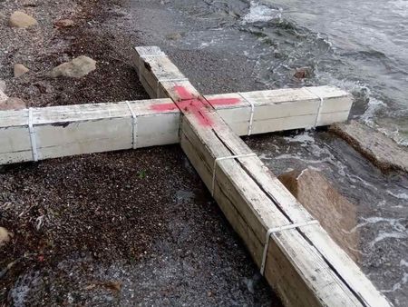 На Черешова Задушница: Морето изхвърли Светия кръст в Ахтопол