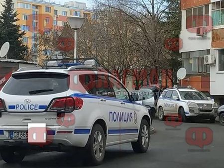 Акция в жк „Меден рудник”: Ченгета тарашиха паралелно два апартамента, откриха наркотици