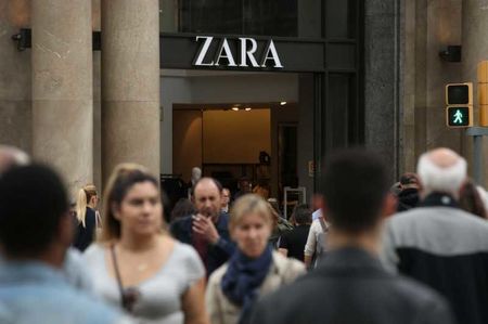 Zara затваря 1200 магазина в целия свят