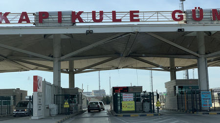 Турция отвори границите си, карантината за чужденци в Гърция важи до 15 юни