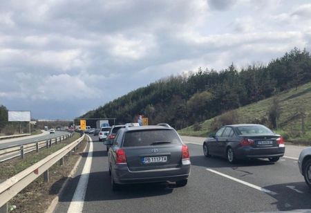 По българските магистрали гъмжи от полиция