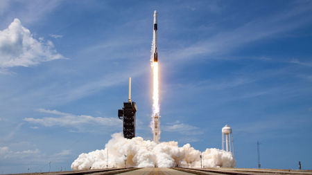 Ракета на SpaceX изстреля в орбита нова партида спътници